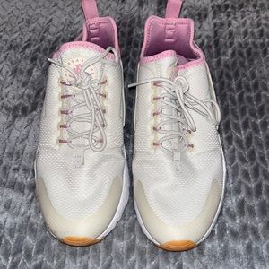 Women’s Nike Huraches